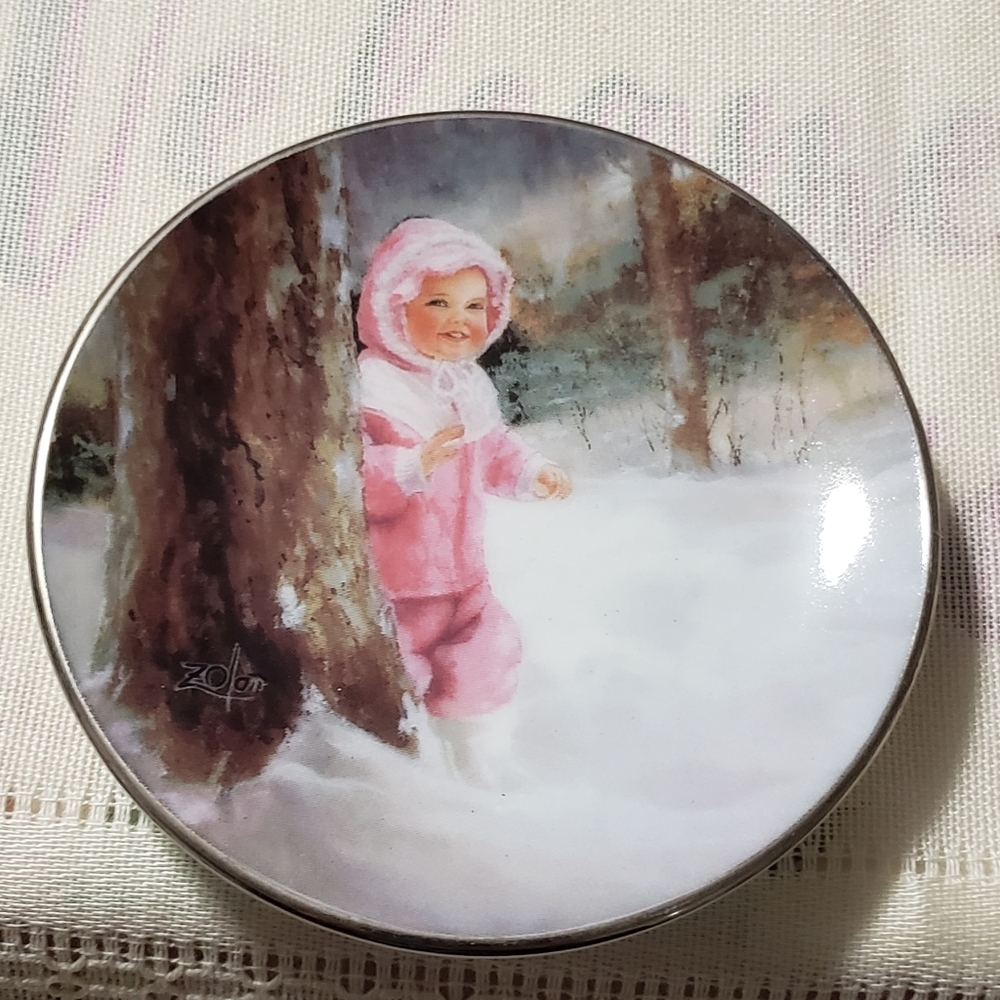 Vintage 1993 Miniature "Snowy Adventure " Plate Numbered and only Christmas 1993